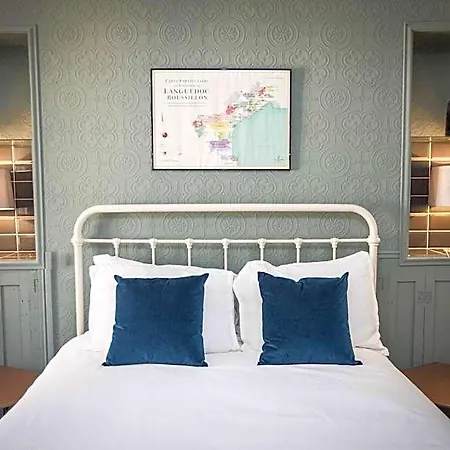 Townhouse 4*