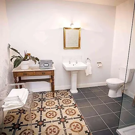 Townhouse 4*